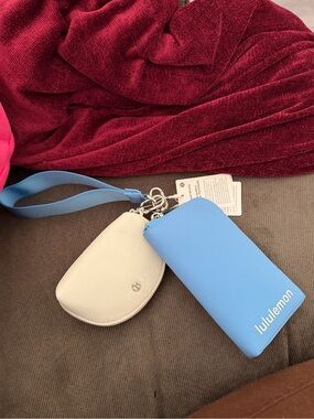lululemon athletica light blue phone wristlet with white coin pouch